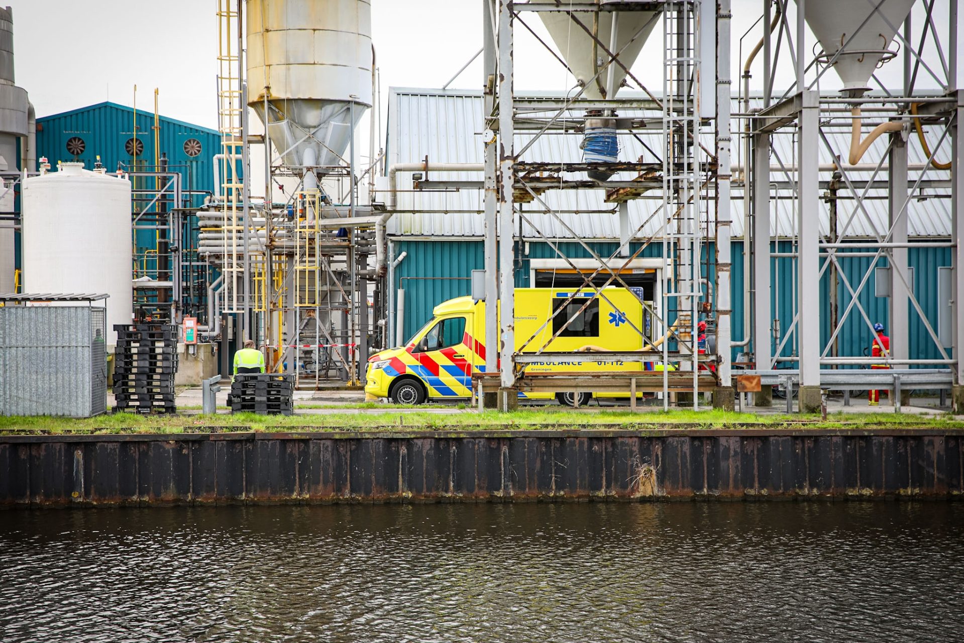Man gewond tijdens werkzaamheden met grijpmachine