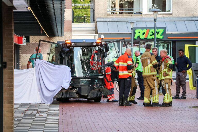 Jong kind overleden na aanrijding met veegwagen