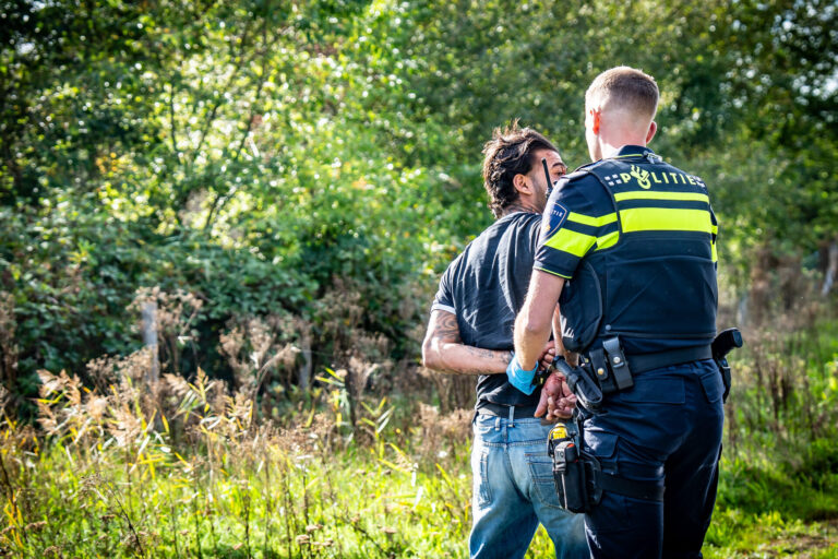 Bestuurder (32) aangehouden na over de kop slaan van auto