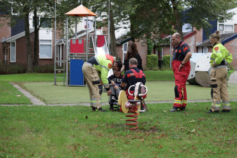 Kindje vast in wiptoestel, brandweer schiet te hulp