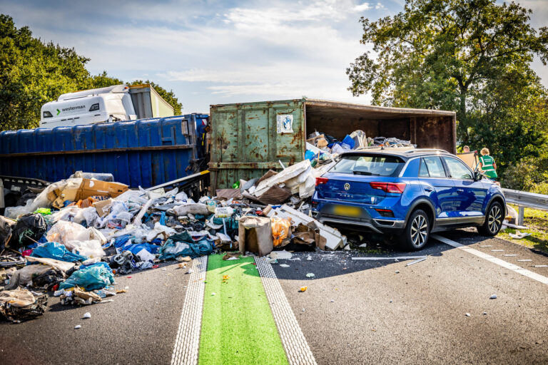 Slachtoffers dodelijk ongeval zijn 53- en 56-jarige vrachtwagenchauffeurs