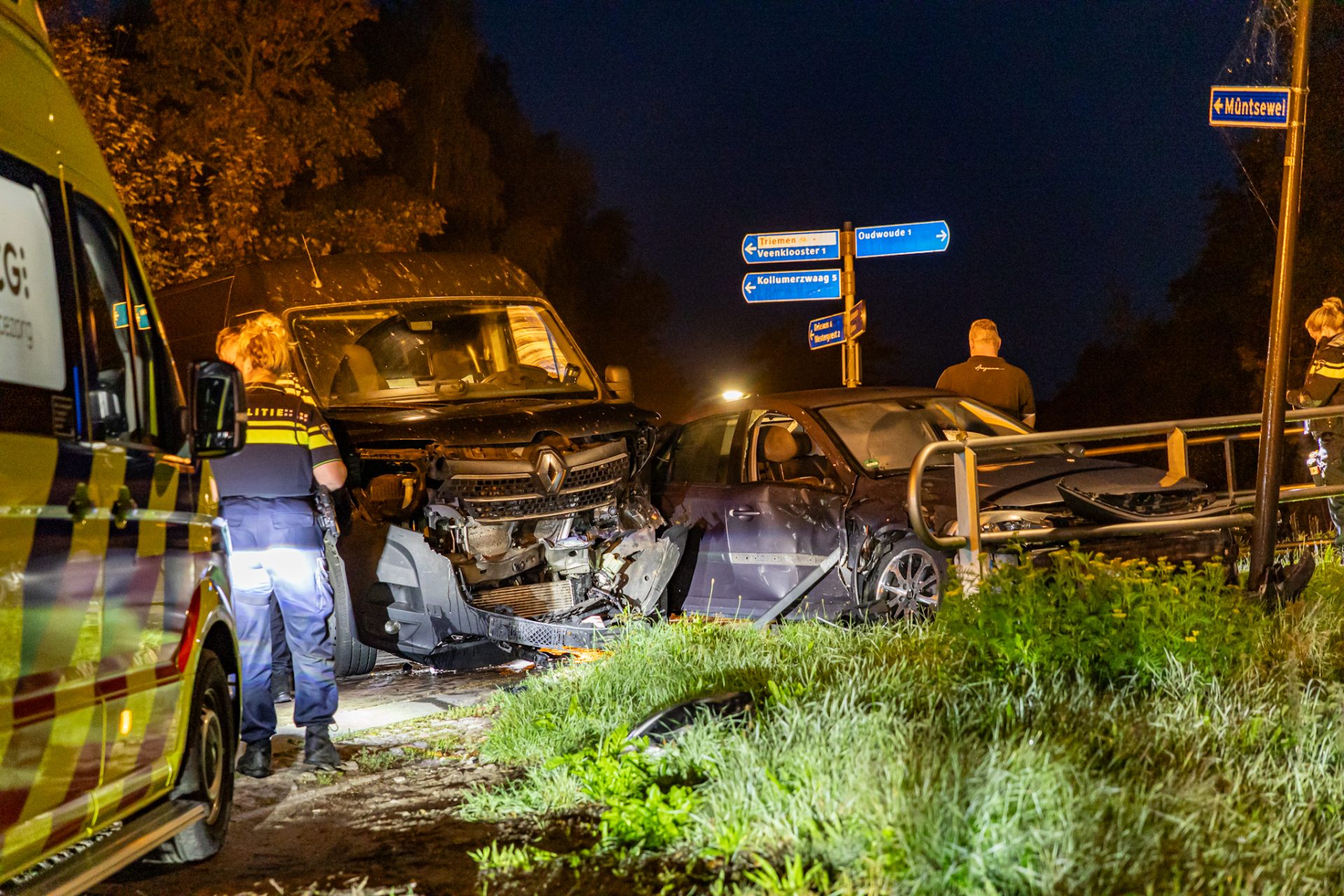 NOORDERNIEUWS_Twee_voertuigen_botsing_op_kruising_op_Trekwei_N910_3 - 112 Nederland