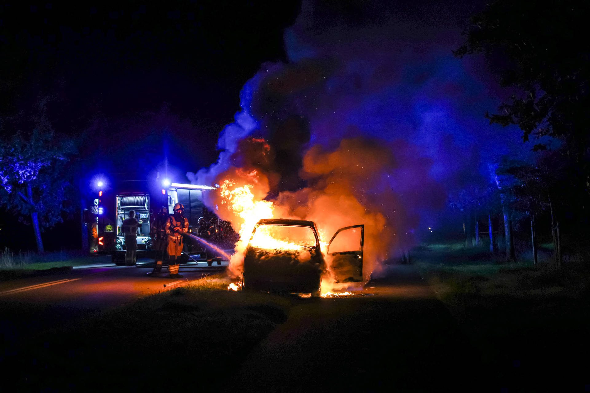 NOORDERNIEUWS_Yoell_Schonewille_Busje_brand_volledig_uit_in_Klazienaveen_2 - 112 Nederland