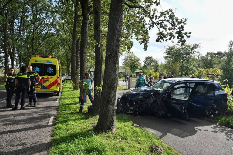 Twee gewonden bij ongeval na mogelijke inhaalactie