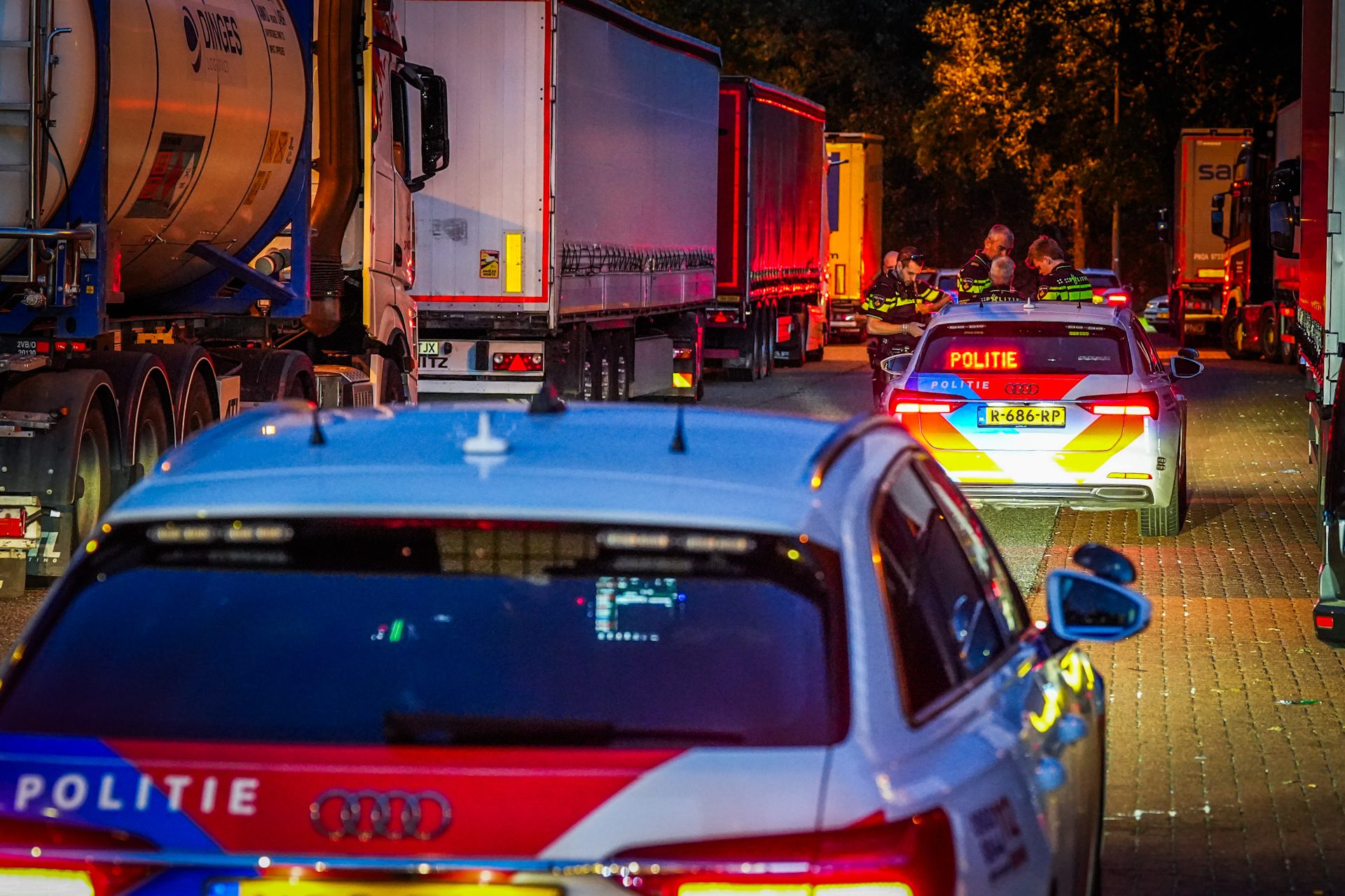 Grote politieachtervolging met helikopter en DSI eindigt langs snelweg