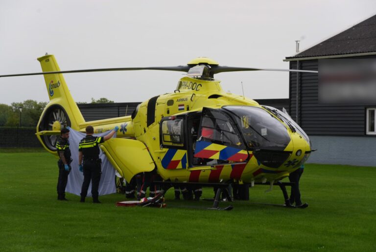 Jong kind ernstig gewond na aanrijding op bedrijfsterrein