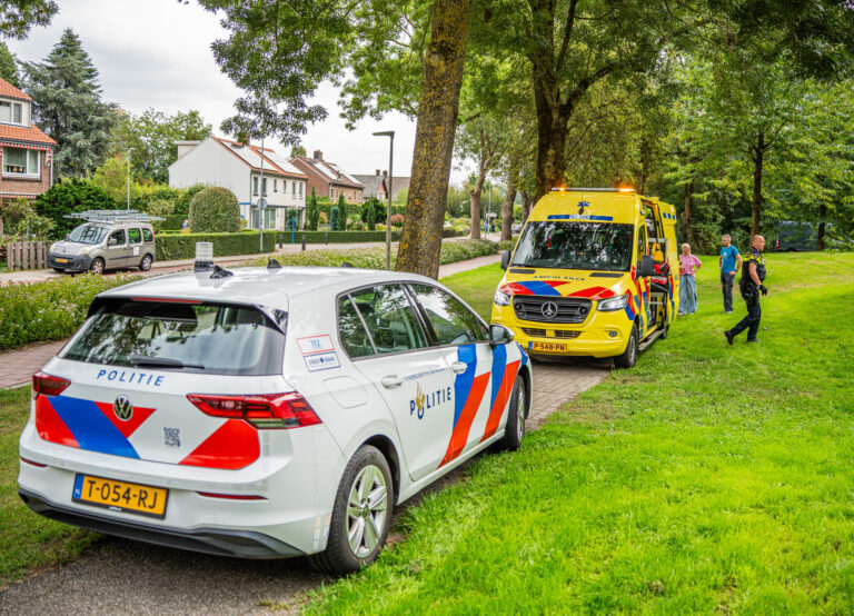 Man valt zes meter van dak tijdens werkzaamheden, traumahelikopter ingezet