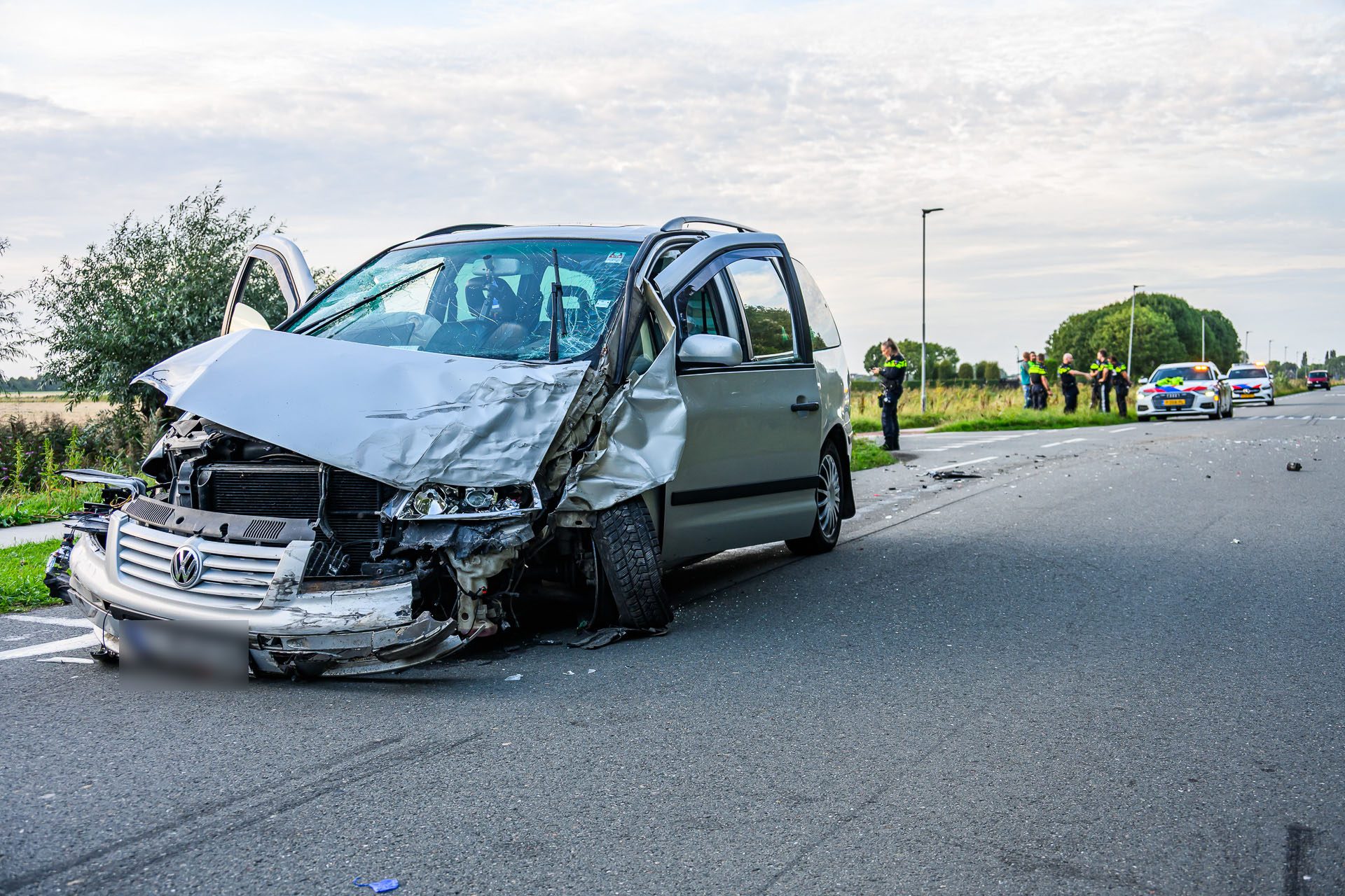 Automobilist gereanimeerd na ernstig ongeval, politie zoekt fietster