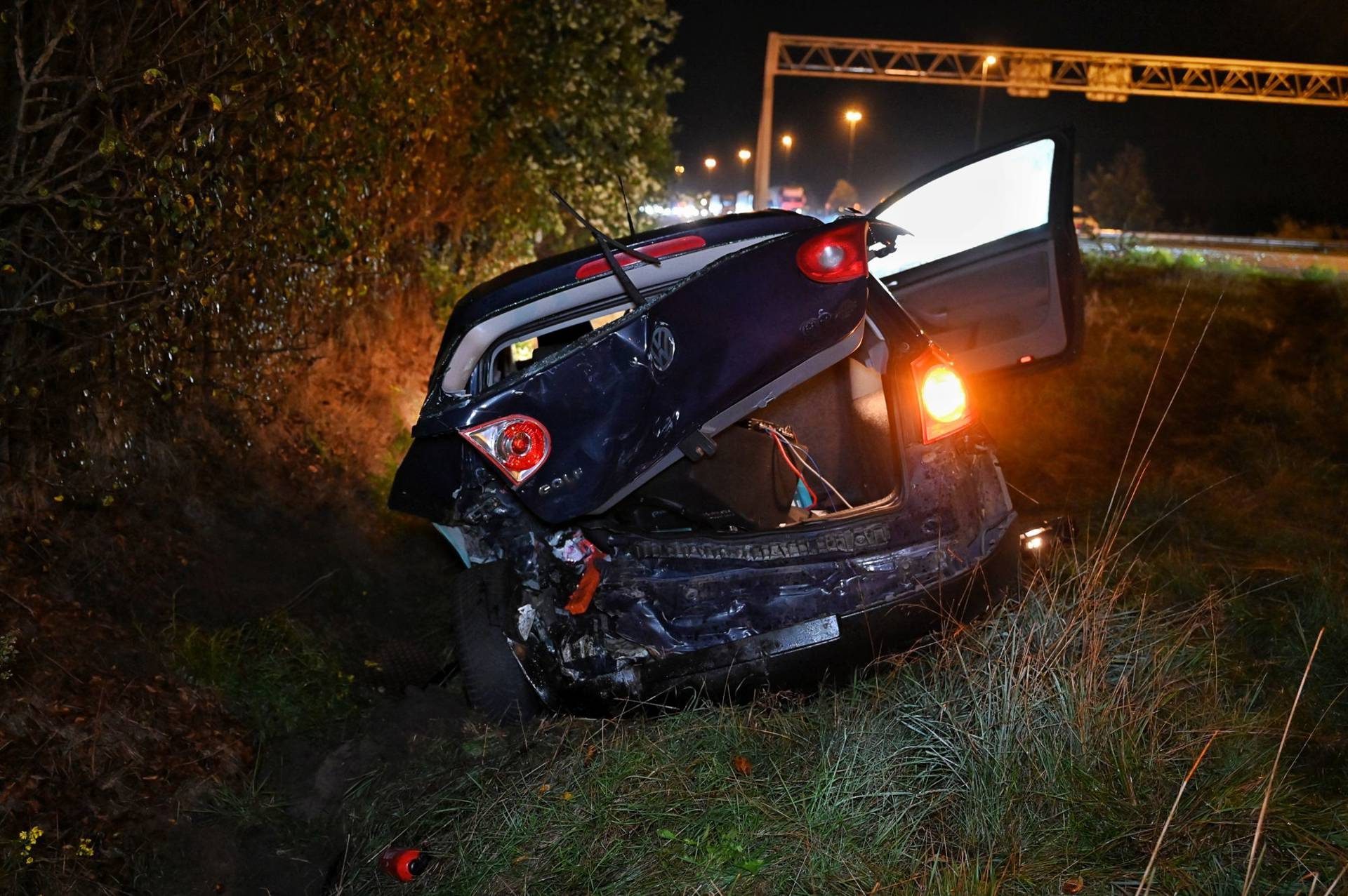 Ravage op snelweg na botsing tussen twee auto’s