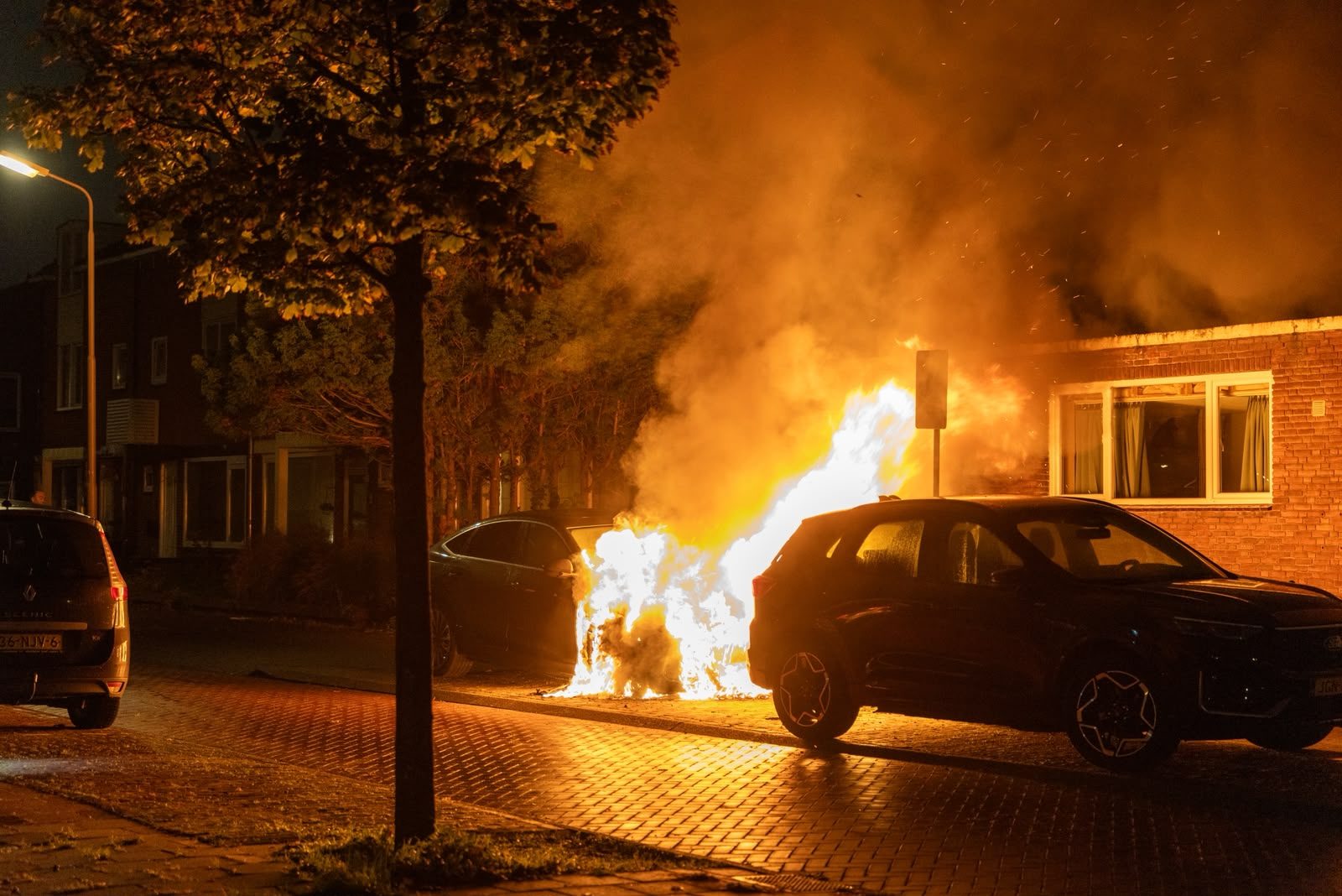 Elektrische Audi volledig uitgebrand, oorzaak onbekend