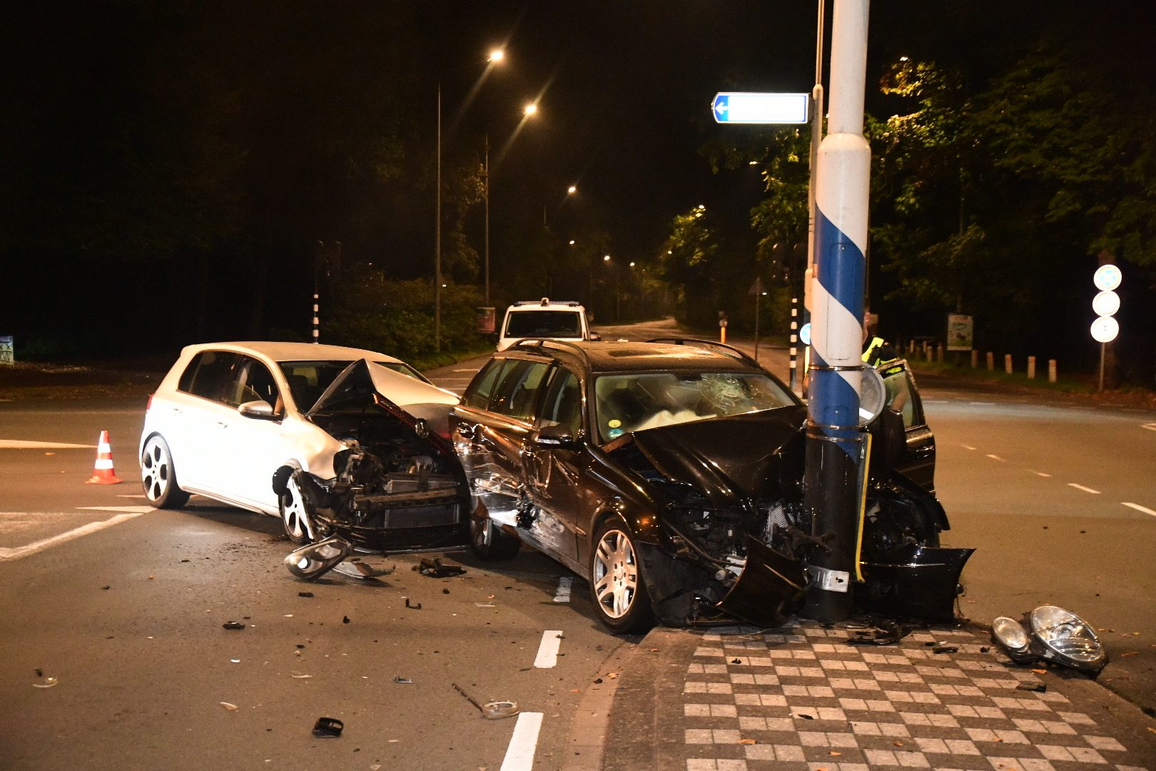 Meerdere gewonden na botsing op kruising in Hilversum