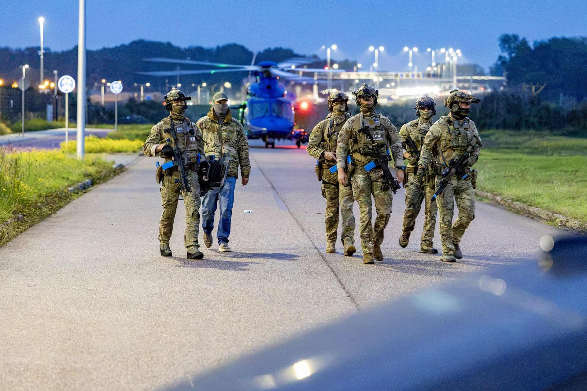 Speciale eenheden houden grootschalige oefening op Schiphol
