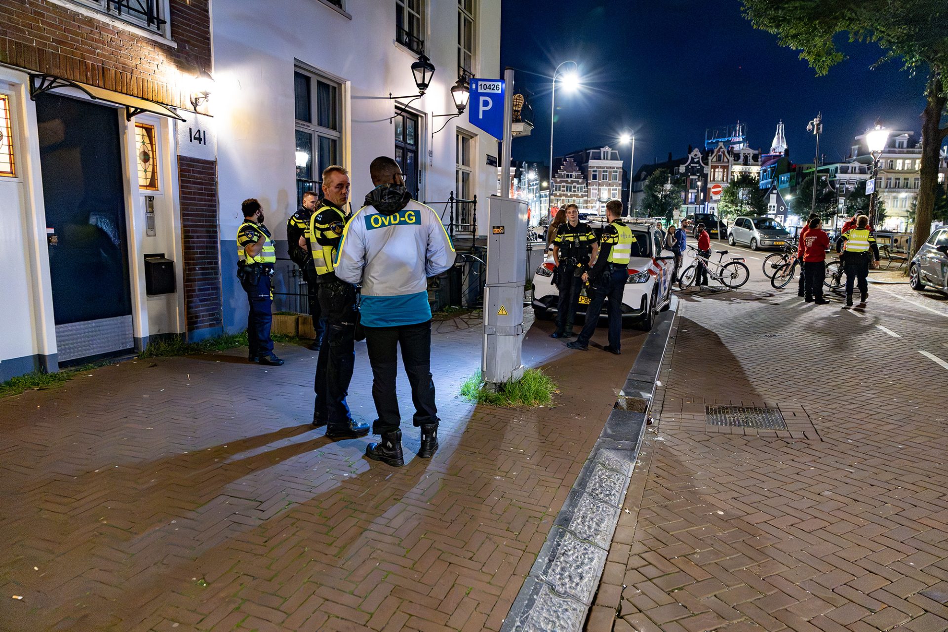Persoon gewond bij mogelijk steekincident, verdachte gevlucht