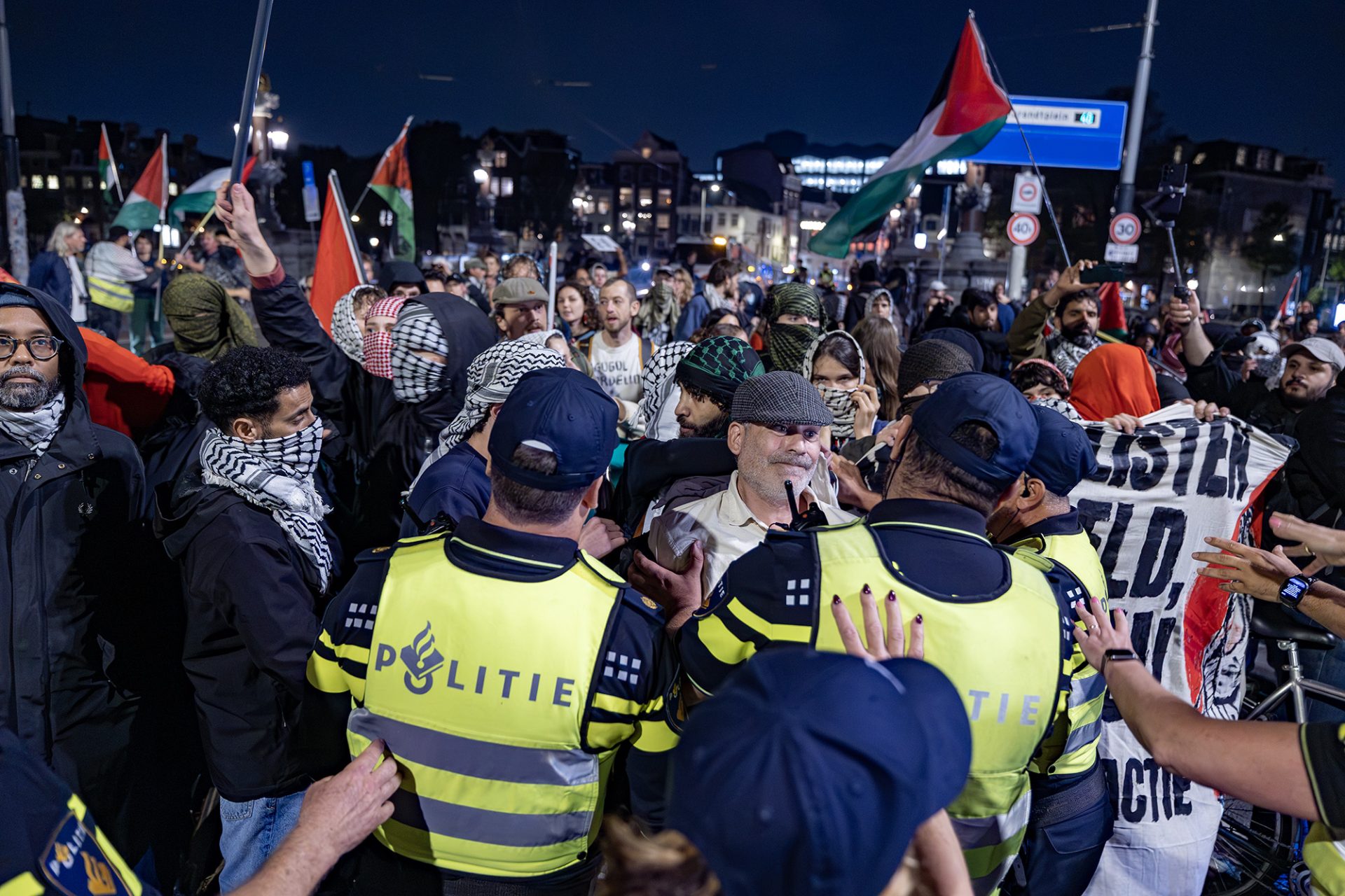UPDATE: Pro-Palestijnse demonstratie op Dam, commotie door Israël-aanhanger