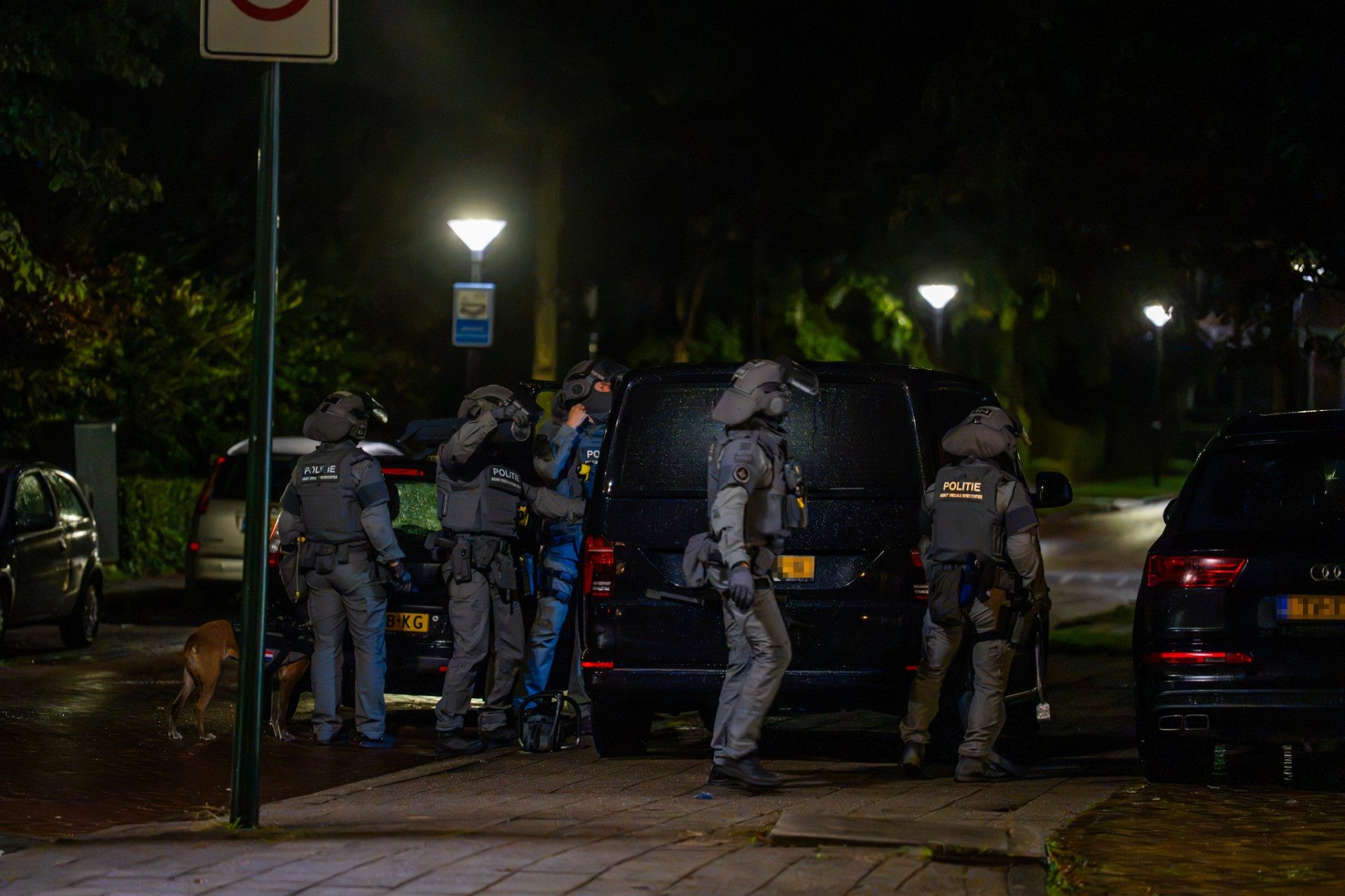 Arrestatieteam valt pand binnen