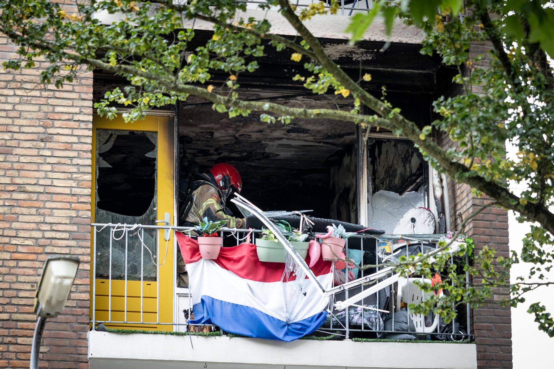 Drie gewonden bij grote woningbrand, mogelijke explosie voorafgaand