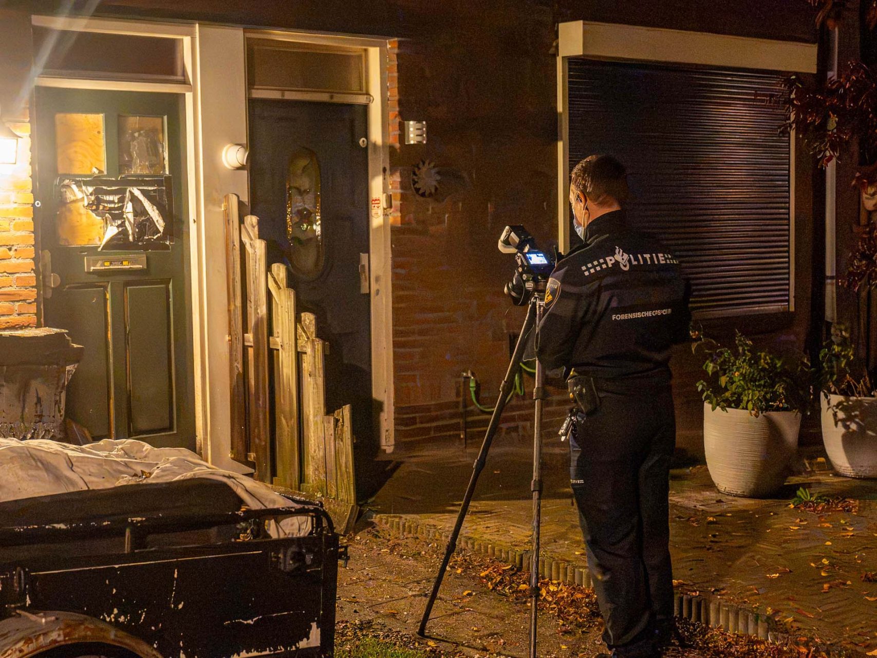 Explosief gaat af bij voordeur van woning