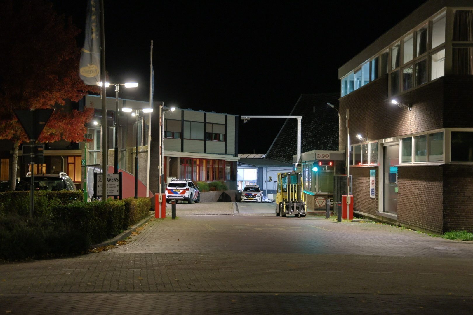 Personeel geëvacueerd bij brand in veevoerbedrijf
