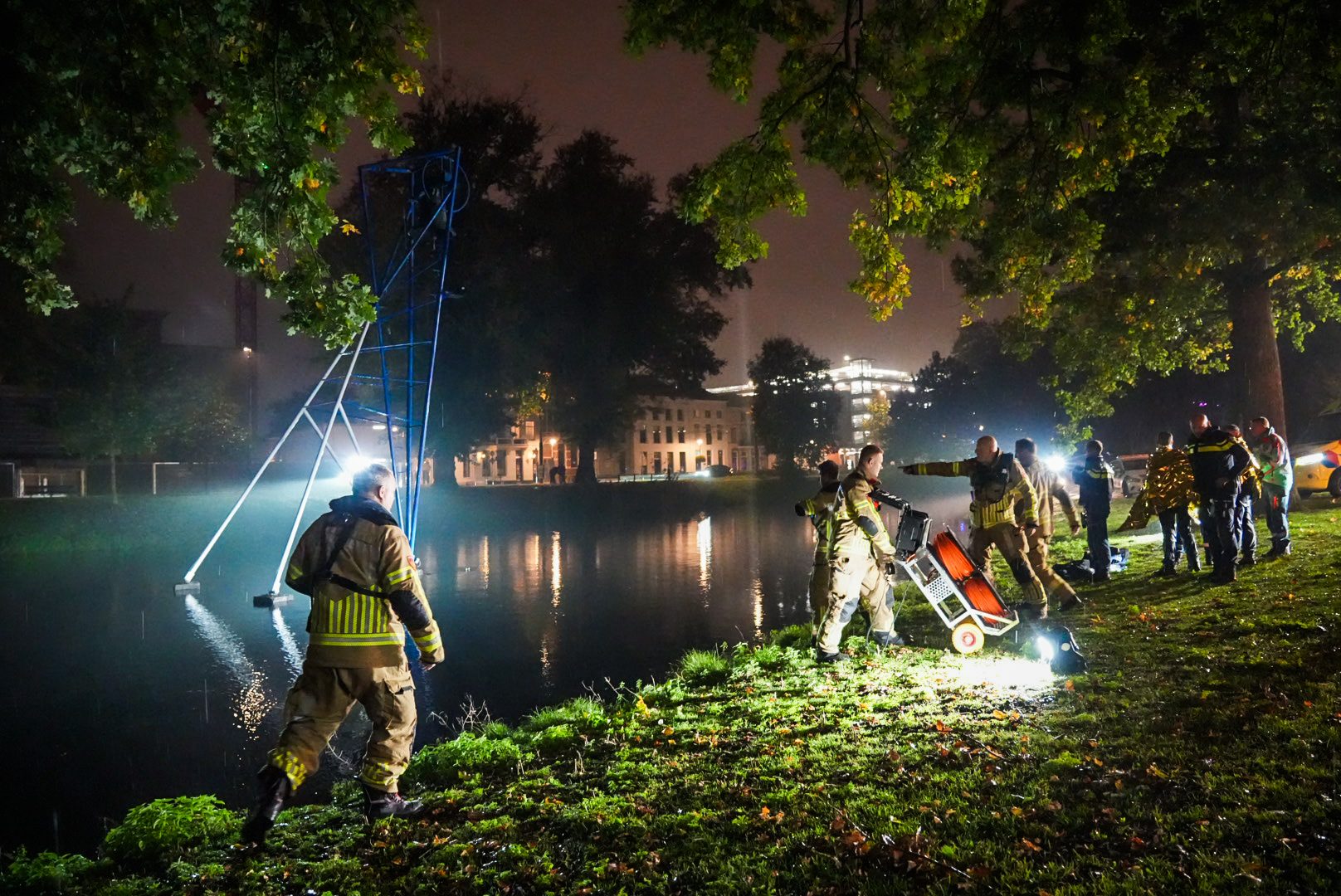 Drenkeling uit grote vijver gehaald en gereanimeerd