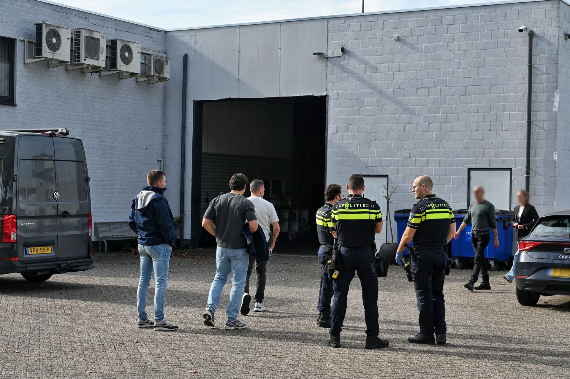 Pallets met grondstoffen voor drugs aangetroffen, 24-jarige aangehouden