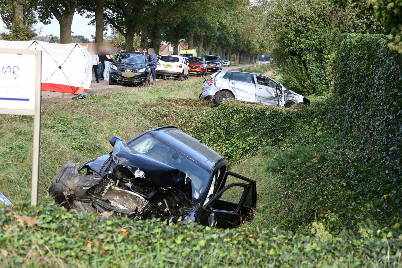 Dode en gewonde bij botsing tussen twee auto’s