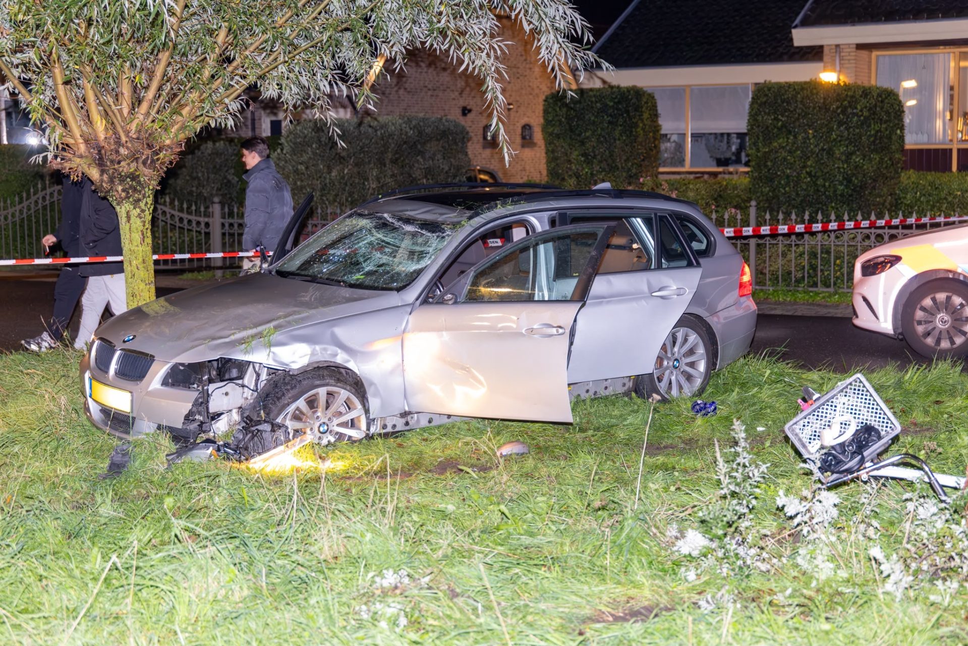 Fietser met spoed naar ziekenhuis na botsing met auto in Alkmaar
