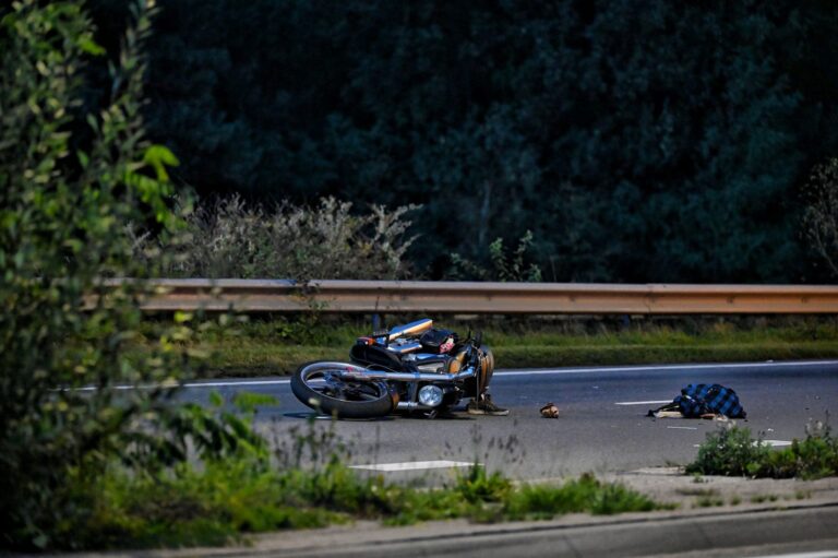 Motorrijder zeer ernstig gewond bij ongeval