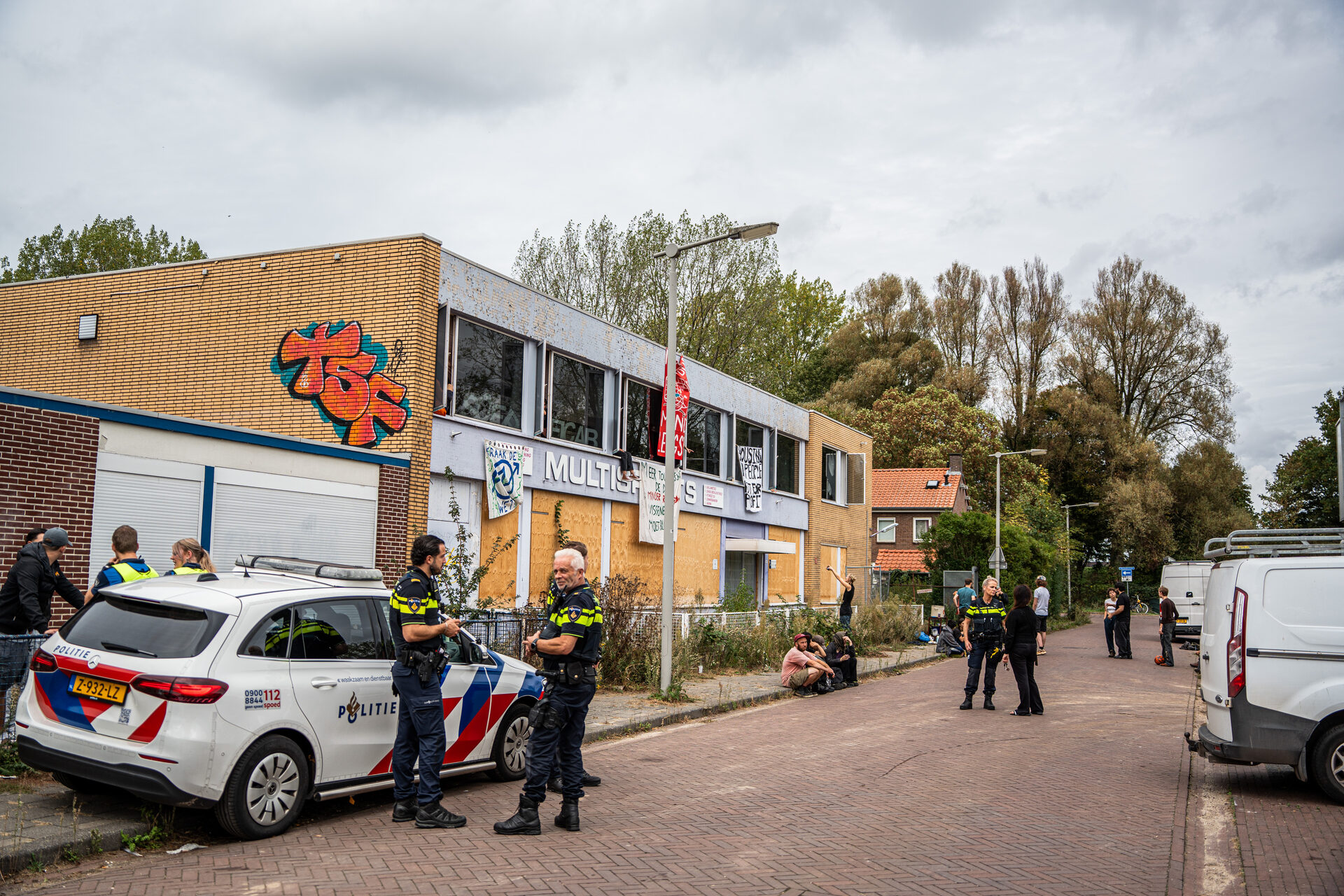 Oud gebouw bezet door tientallen demonstranten tegen leegstand