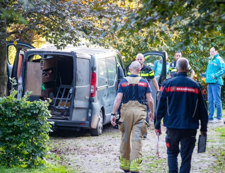 Man ernstig gewond bij ongeval met bestelbus, traumahelikopter gealarmeerd