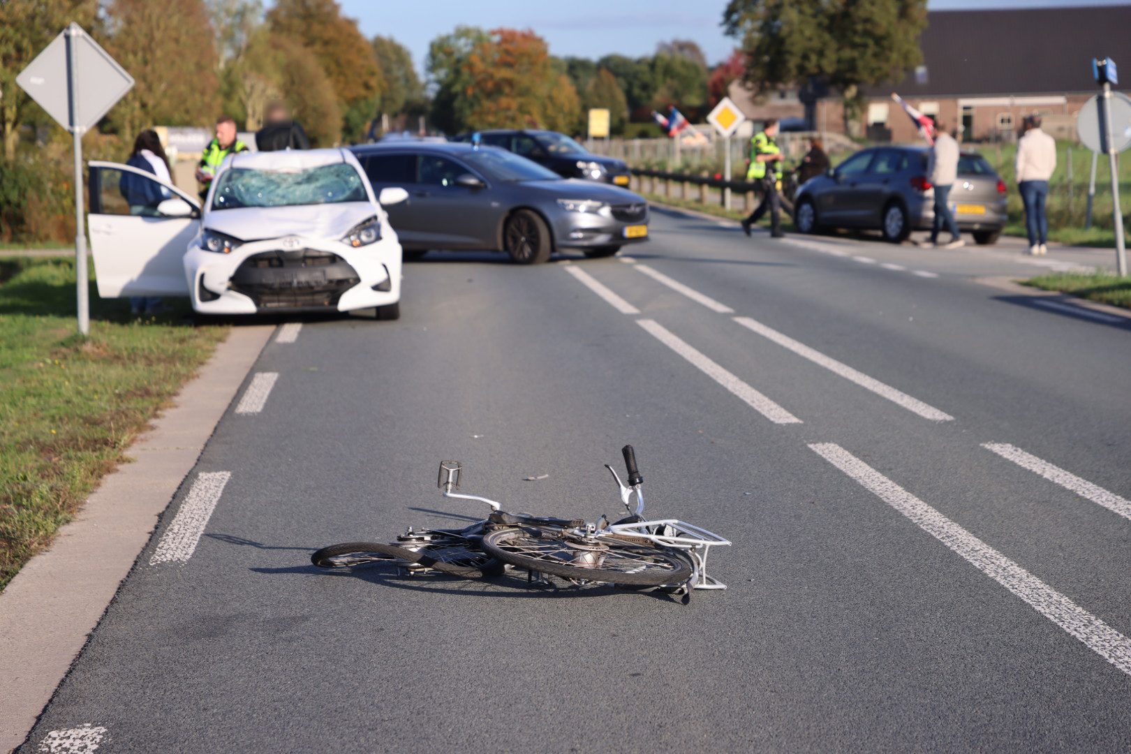 Fietser ernstig gewond bij aanrijding met auto