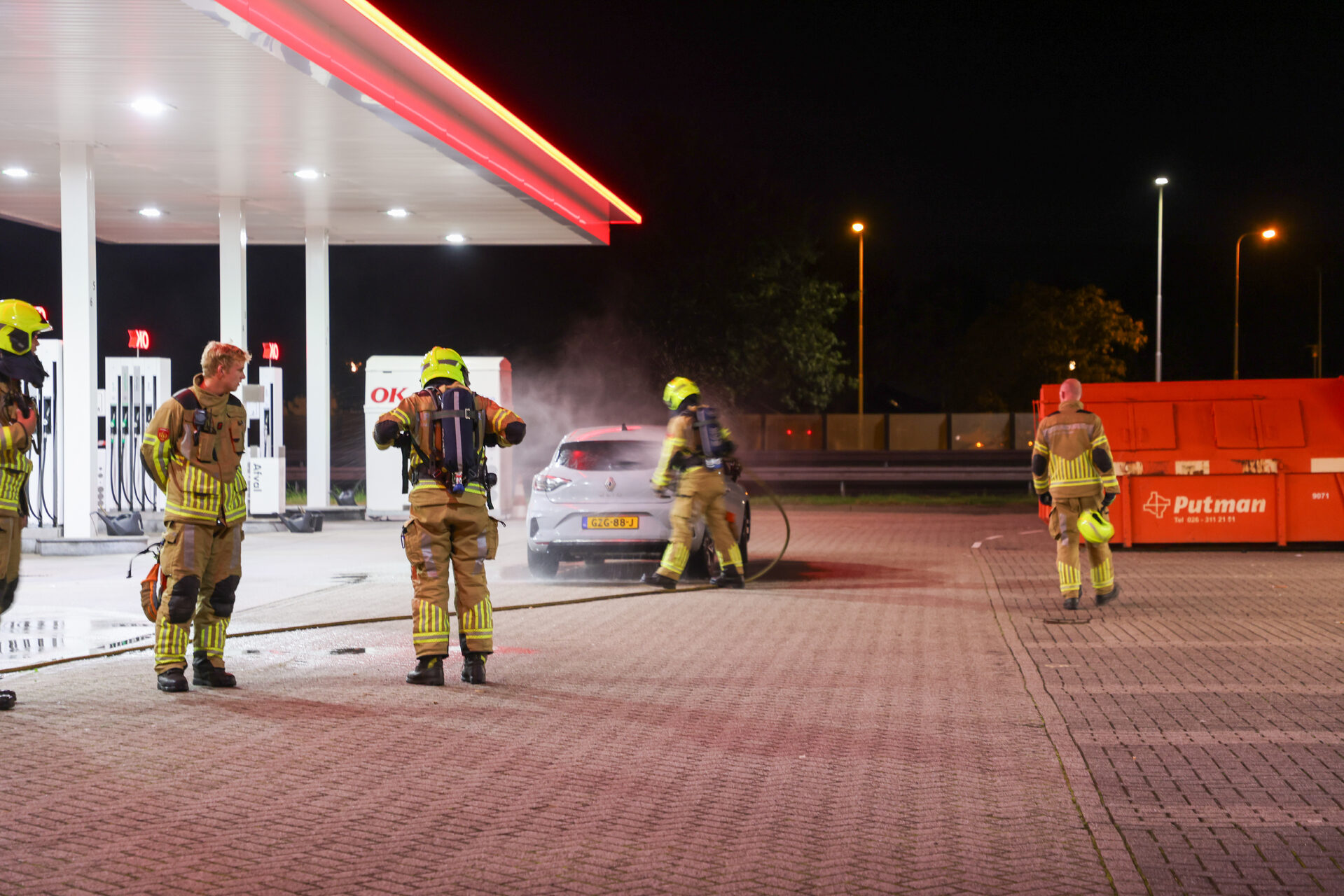 HEITINK_20261008_Vrouw_krijgt_benzine_over_haar_heen_tijdens_tanken_4 - 112 Nederland