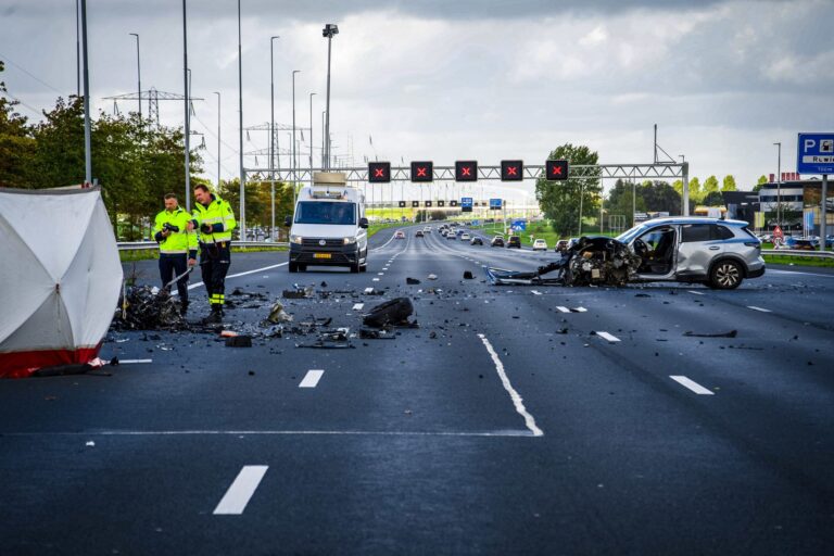 Spookrijder komt om het leven bij botsing met twee auto’s, bestuurder gewond