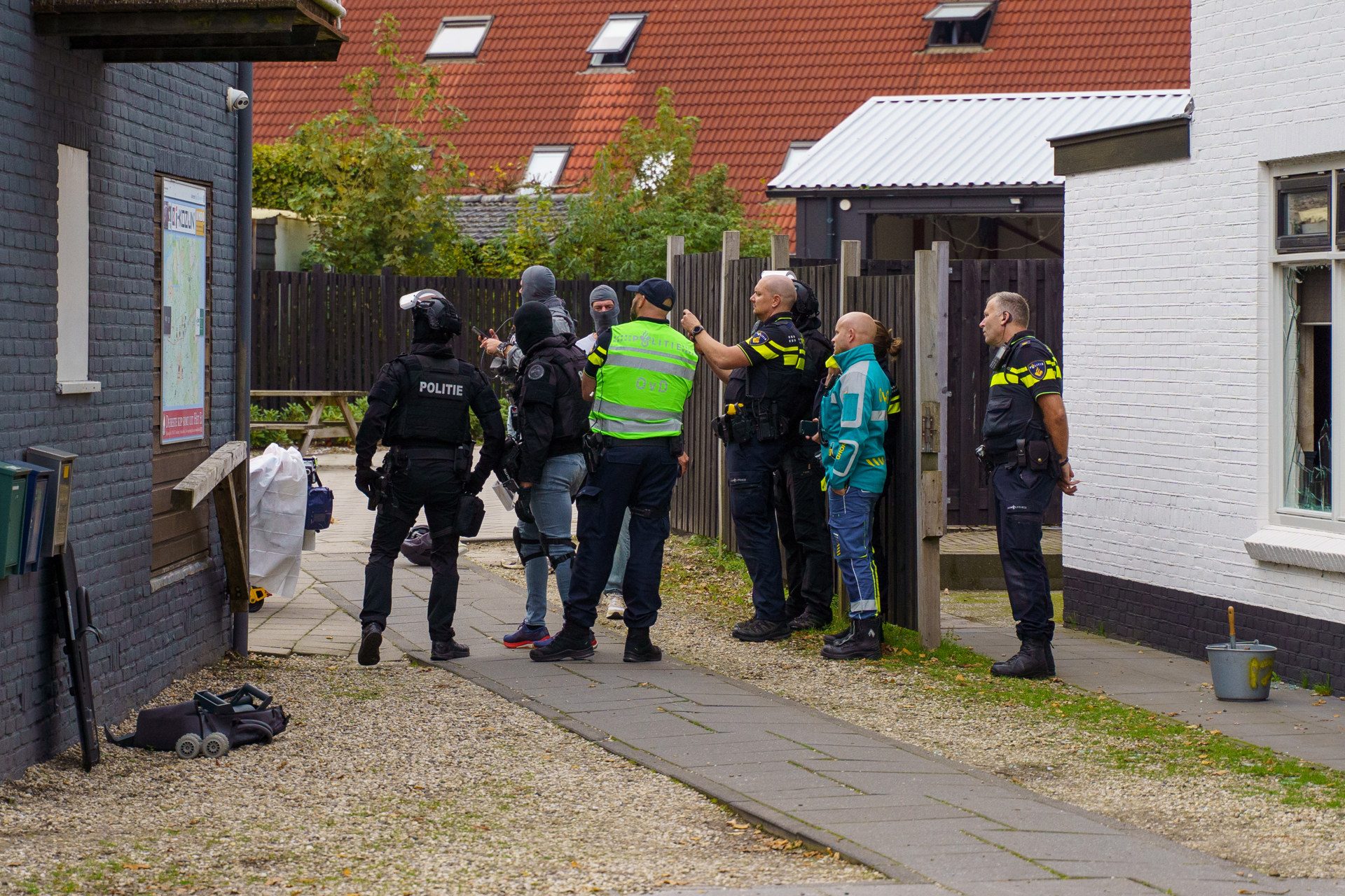 HEITINK_20261016_Grote_politieactie_in_centrum_Garderen_na_dreiging_met_mes_3 - 112 Nederland