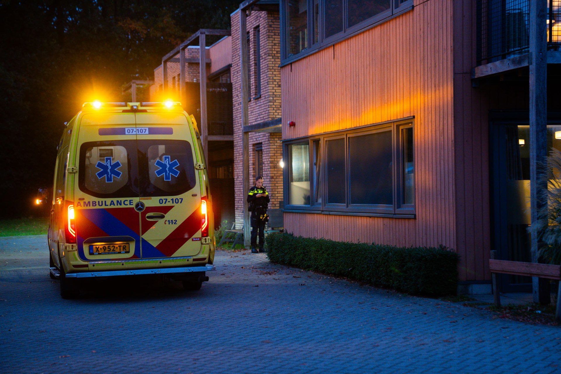 HEITINK_20261019_Persoon_zwaargewond_bij_woningbrand_in_zorgappartement_aan_de_Vogelkersweg_in_Arnhem_3 - 112 Nederland