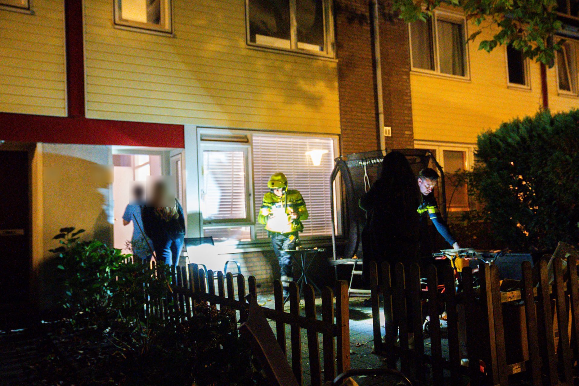 Zwaar vuurwerk veroorzaakt explosie en flinke schade aan woning