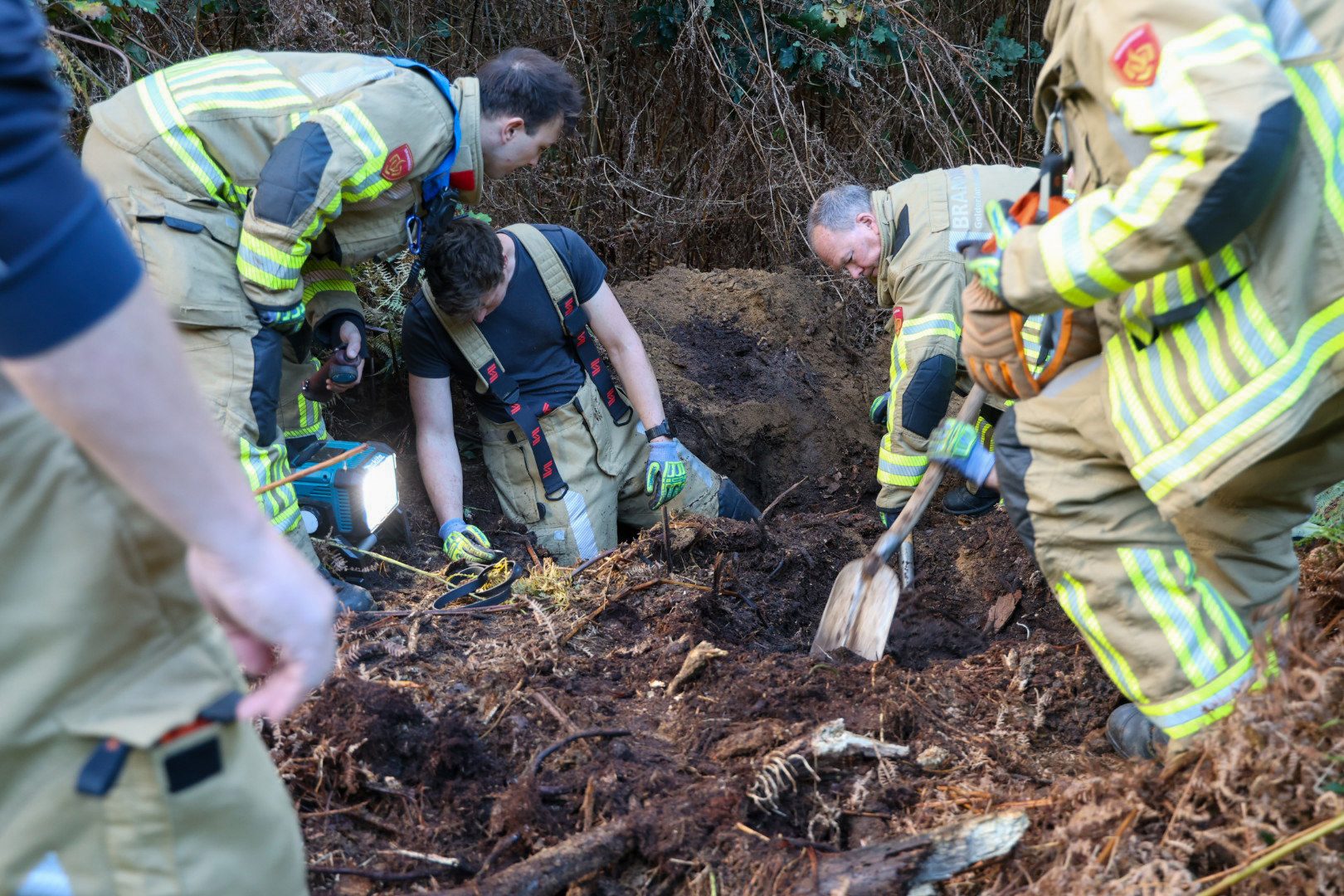 HEITINK_20261020_Brandweer_in_actie_voor_in_hol_verdwenen_hond_10 - 112 Nederland