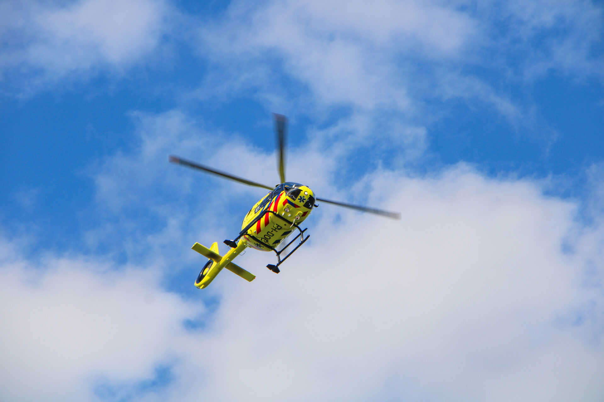 Man (19) gewond bij steekpartij na ruzie, traumahelikopter opgeroepen