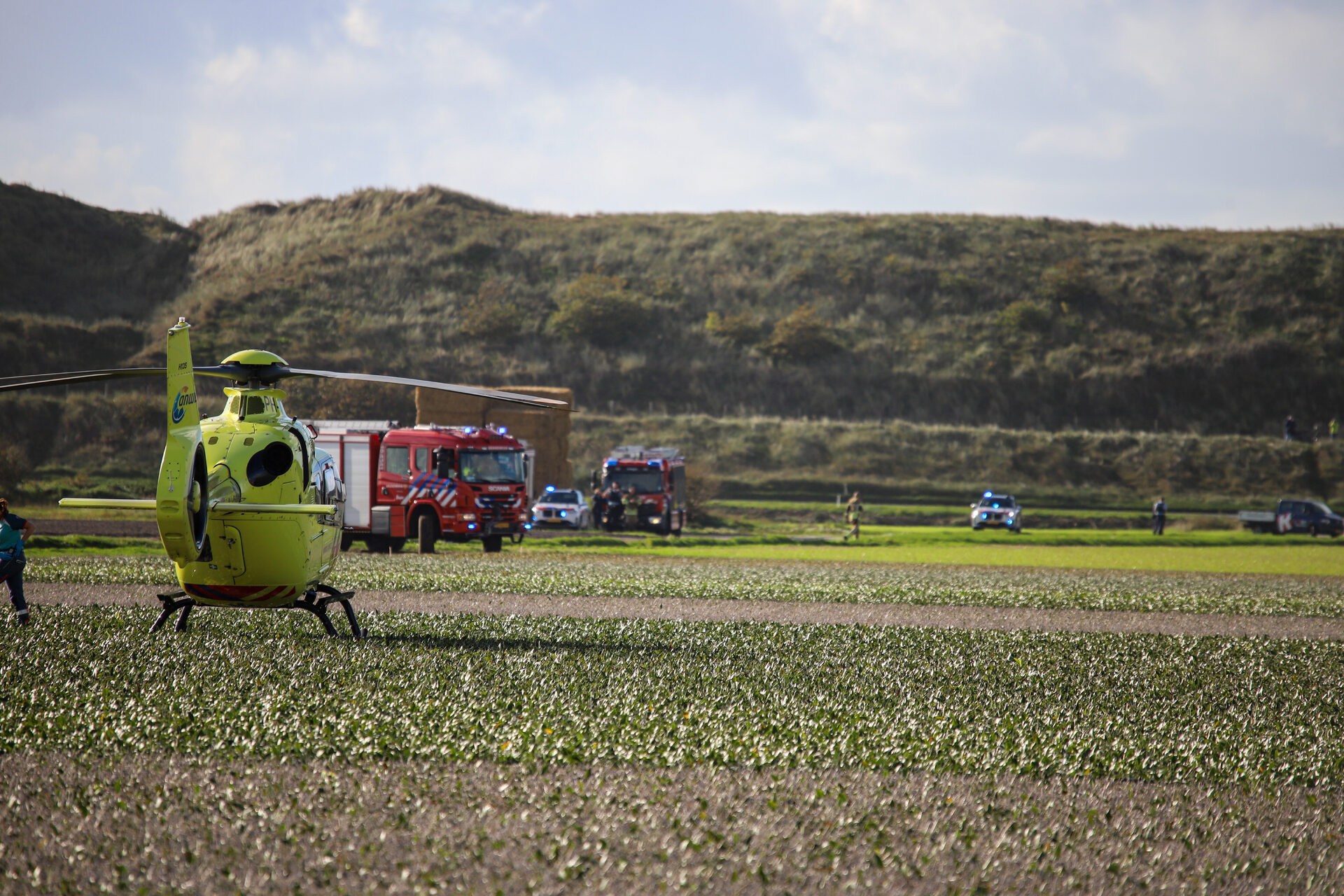 Helikopter crasht, hulpdiensten massaal onderweg