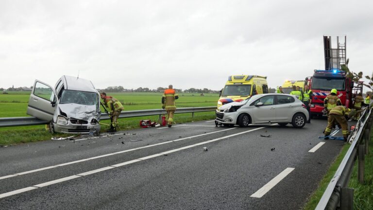 Vier gewonden bij ernstig ongeval op N-weg, traumahelikopter landt op rijbaan