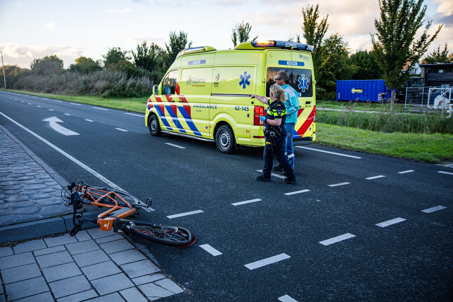 NOORDERNIEUWS_20261008_Fietser_ernstig_gewond_na_botsing_met_vrachtwagen_3 - 112 Nederland