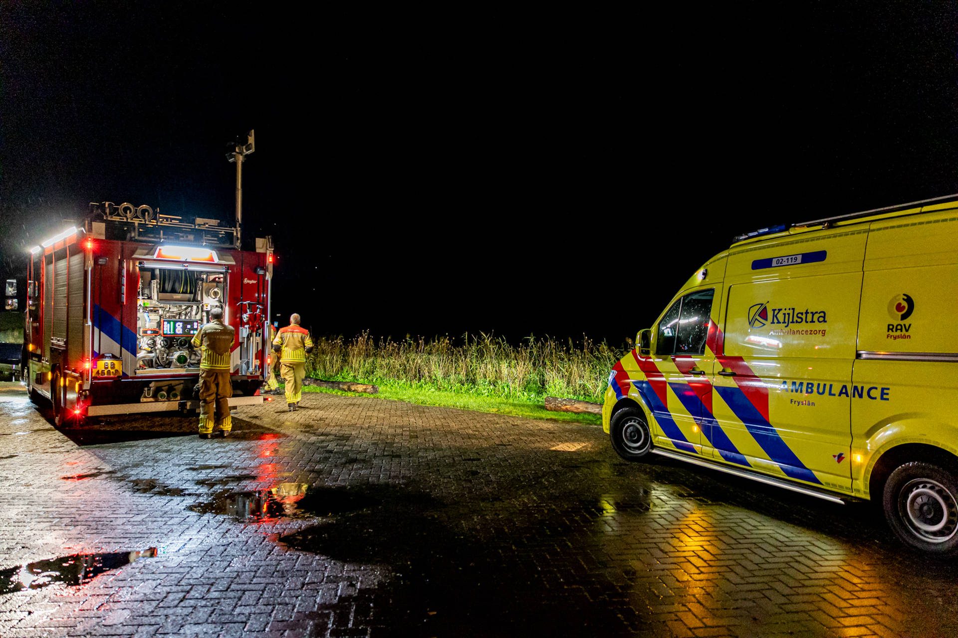 Auto belandt in water op vakantiepark, niemand gewond geraakt