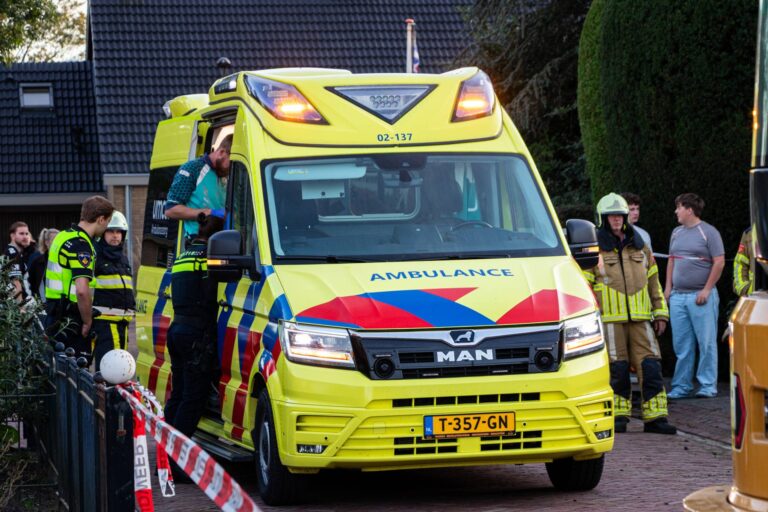 Werknemer gewond nadat stroomkabel wordt geraakt bij graafwerkzaamheden
