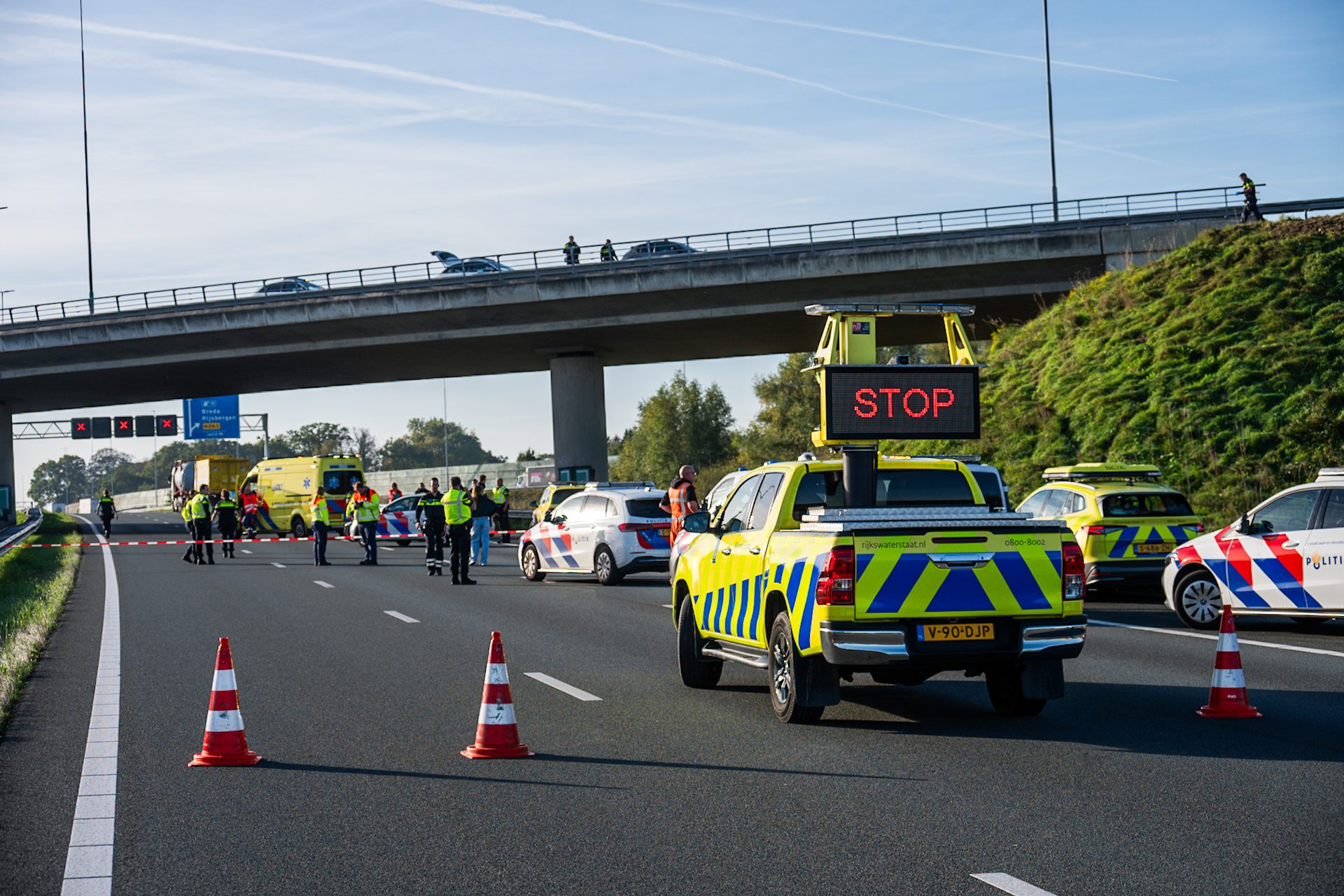 Snelweg urenlang afgesloten na ernstig ongeval